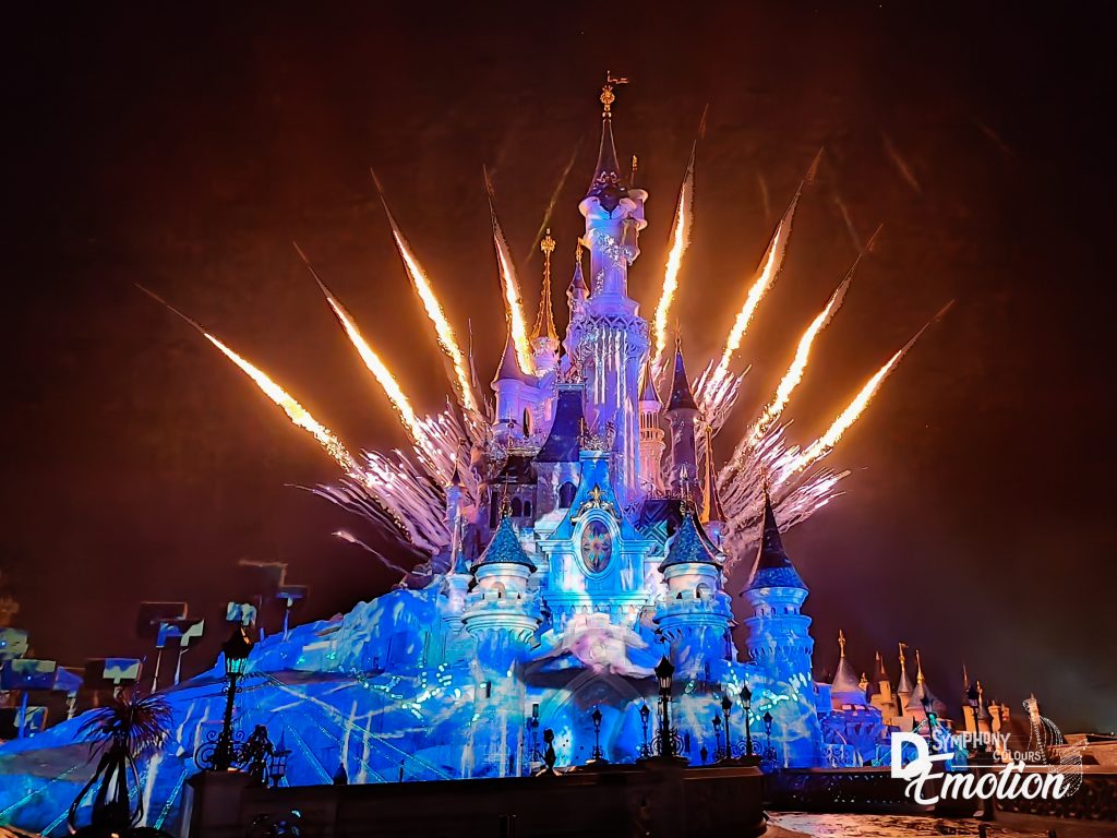 Scène de La Reine des Neiges dans Disney Illuminations. 