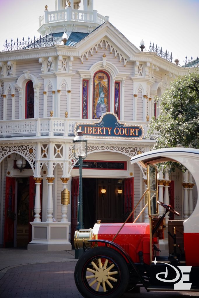 Spot photo sur Main Street : Flower Street
