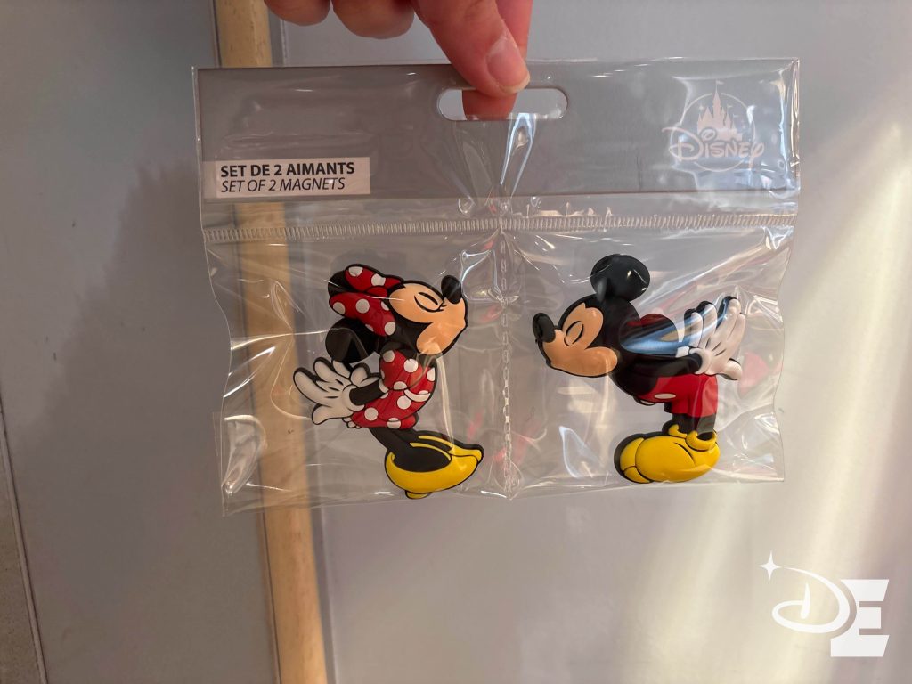 Idée n°10 de cadeau de Noël à Disneyland Paris : un magnet
