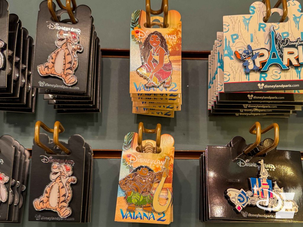 Idée n°2 de cadeau de Noël à Disneyland Paris : un pin's