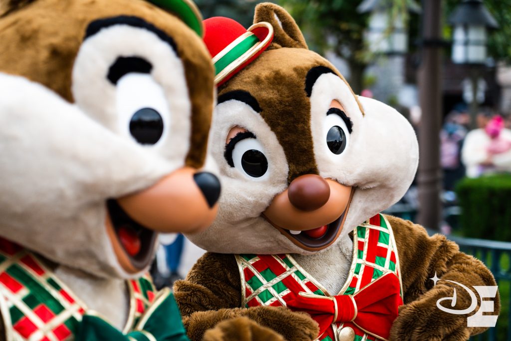 Tic et Tac en tenue de Noël à DIsneyland Paris