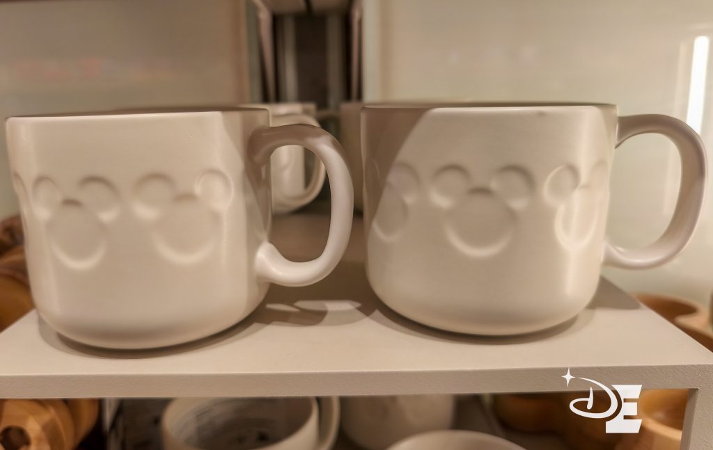 Mugs monochrome