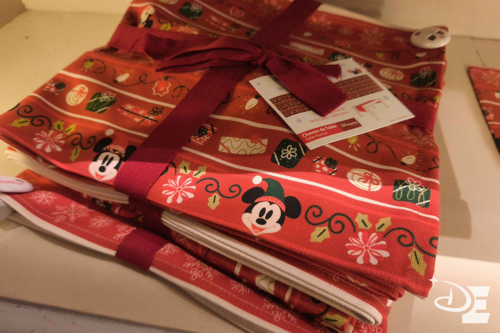 Chemin de table Noël Disney