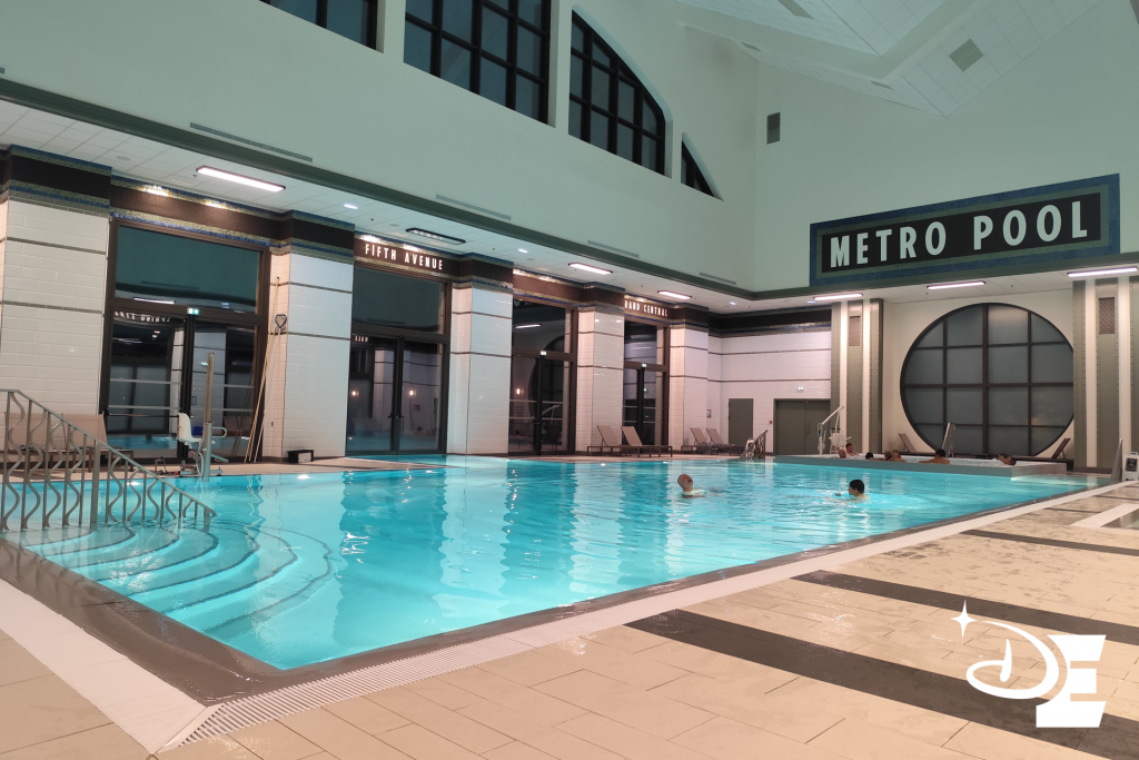 piscine de l’hôtel Disney Hotel New York – The Art of Marvel