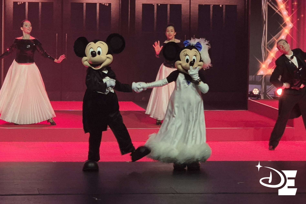 Mickey et Minnie dans leur tenue de la starlight Night